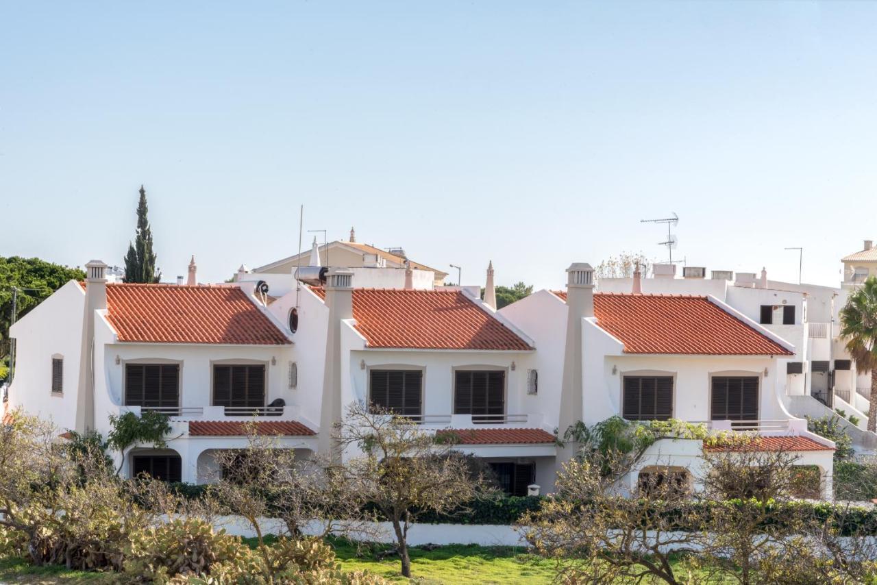 Apartamentos Pinto Quarteira Exterior photo